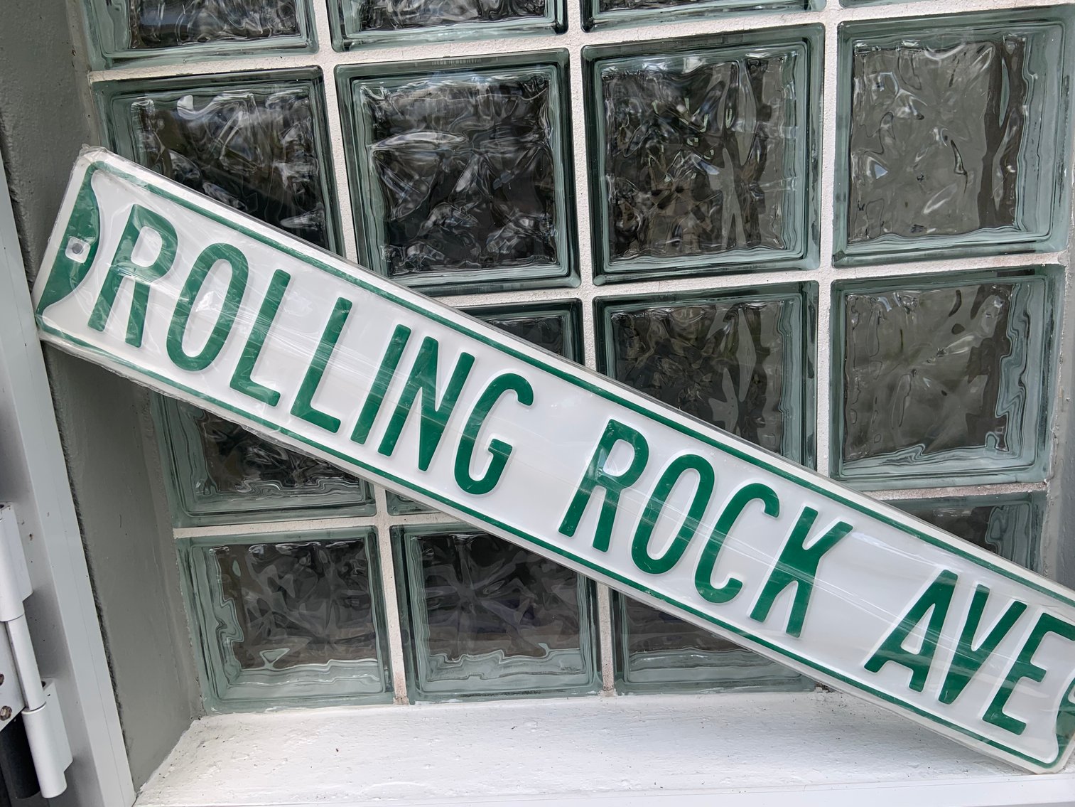 Image for BEER MEMORABILIA - NEON SIGNS, MIRRORS, GLASSWARE - ABSOLUTE