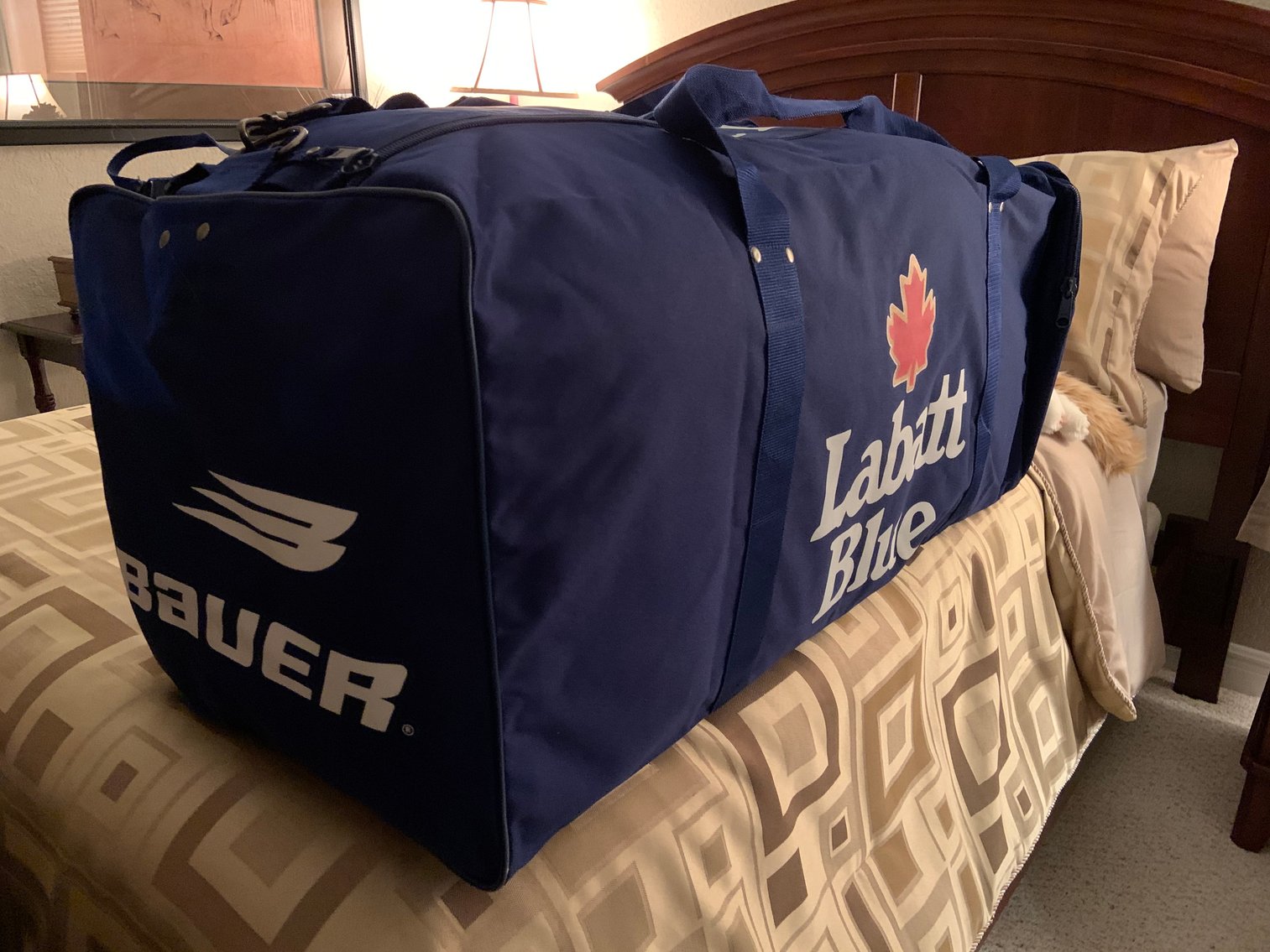 Image for BEER MEMORABILIA - NEON SIGNS, MIRRORS, GLASSWARE - ABSOLUTE