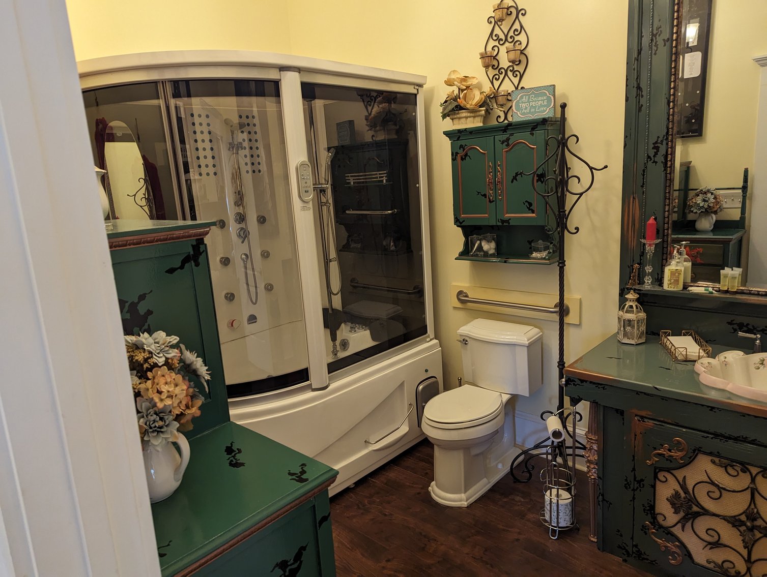 Image for Fayetteville, GA: Complete Decor and Furnishings of Former Wedding and Small Event Facility