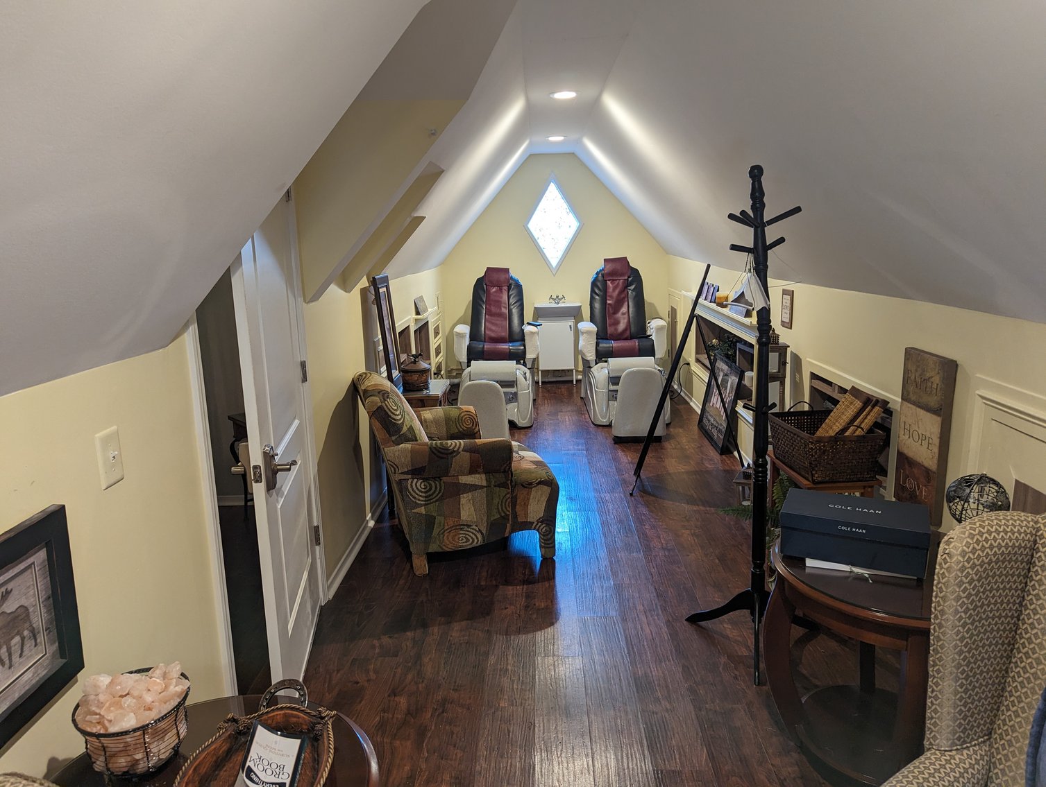 Image for Fayetteville, GA: Complete Decor and Furnishings of Former Wedding and Small Event Facility