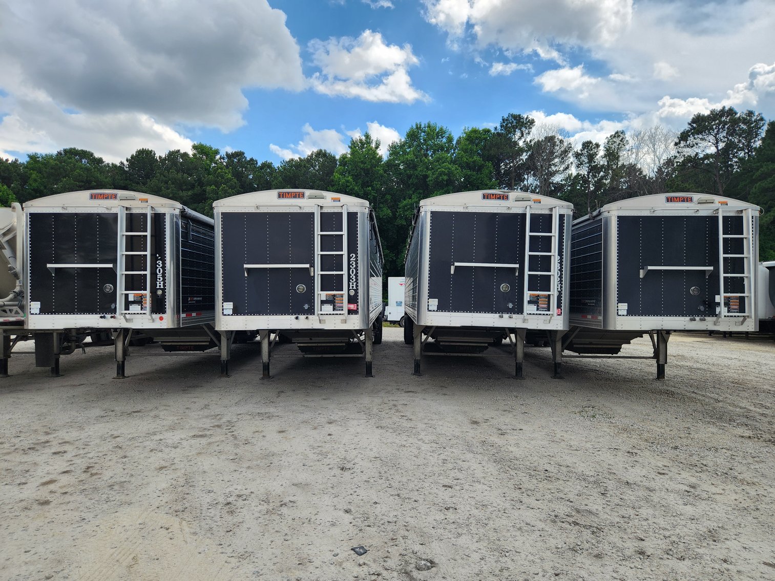 Image for Wilson, NC: Late Model Flatbed Conestoga, Hopper Bottom & End Dump Semi Trailer Auction