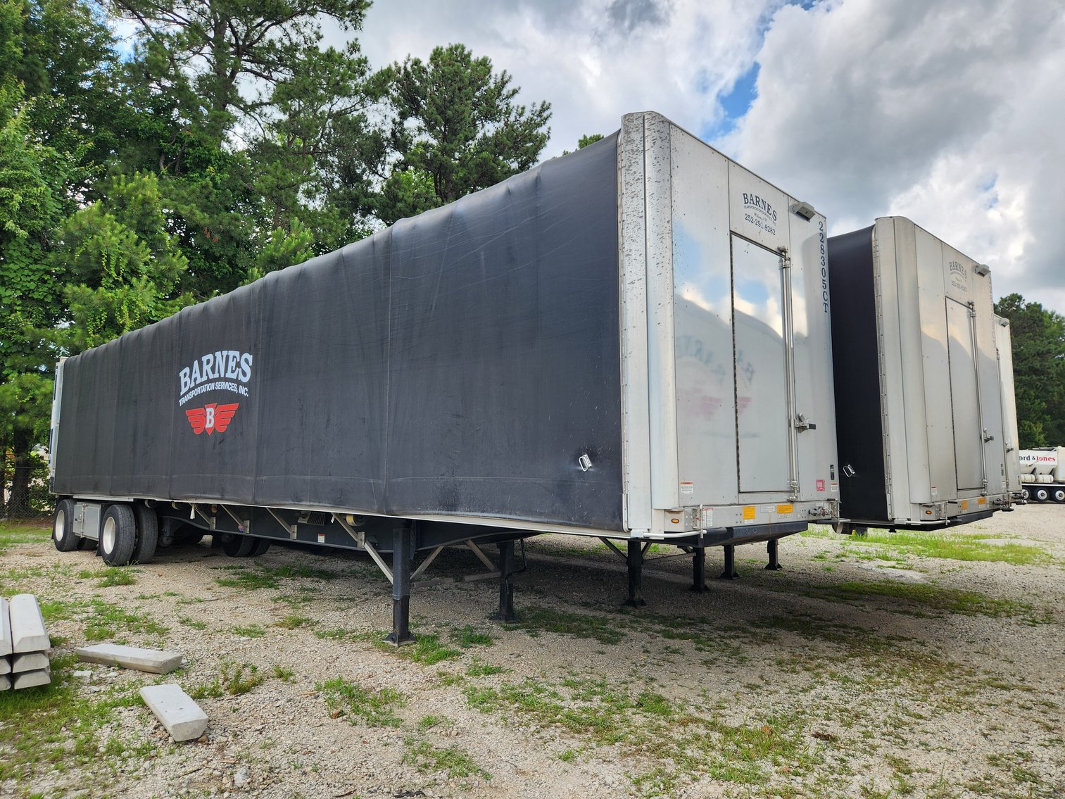 Image for Wilson, NC: Late Model Flatbed Conestoga, Hopper Bottom & End Dump Semi Trailer Auction