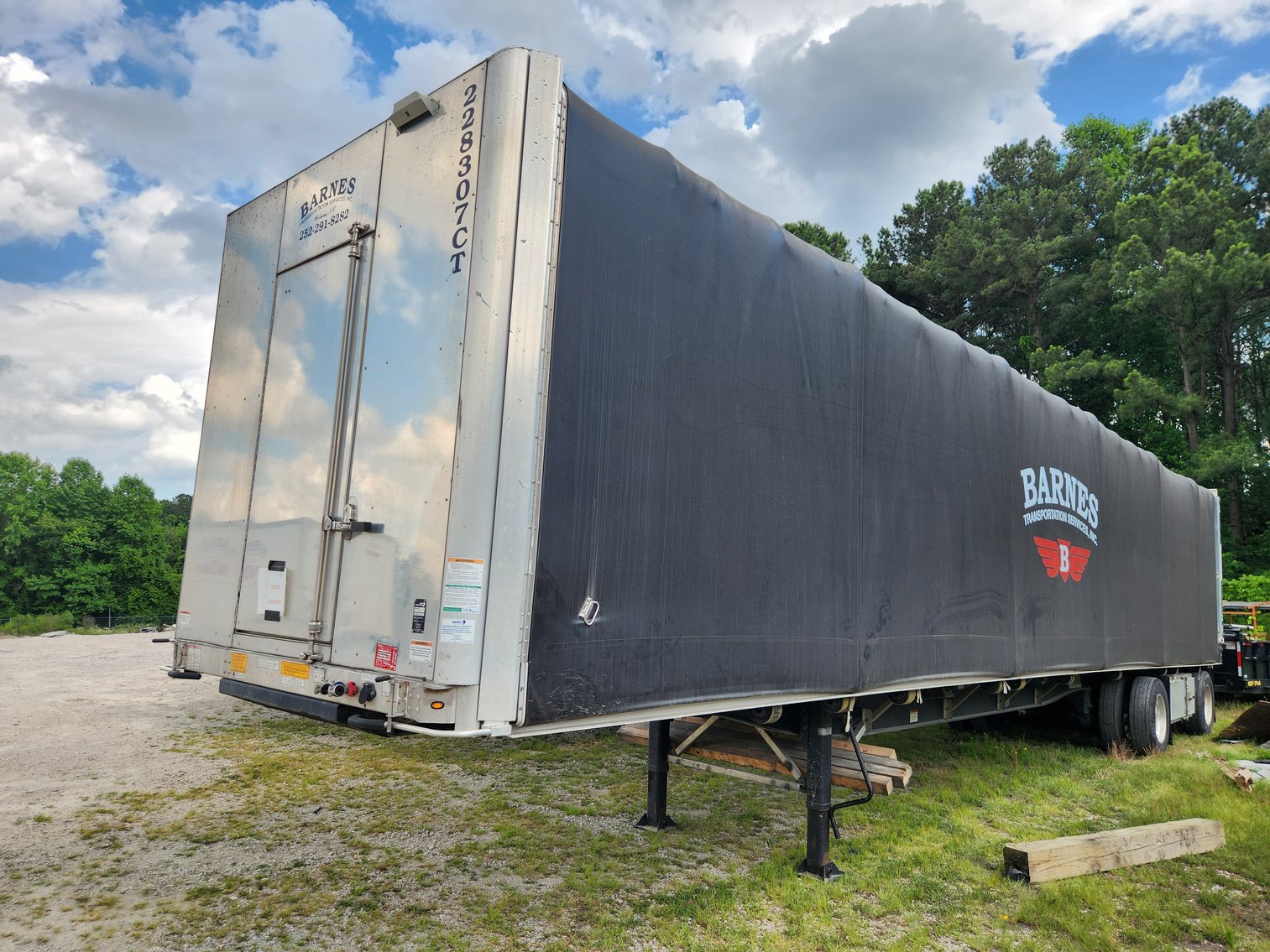 Image for Wilson, NC: Late Model Flatbed Conestoga, Hopper Bottom & End Dump Semi Trailer Auction