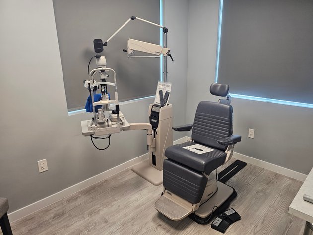 Image for West Palm Beach, FL: Complete Ophthalmology Clinic & Lumenis M22 OptiLight IP