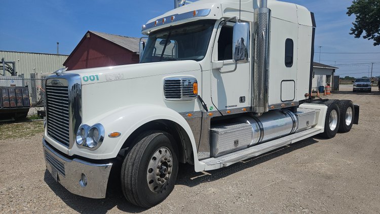 Image for IN, KY, AZ: Late-Model Kenworth & Freightliner Sleeper Trucks of Green Step Freight, Inc.