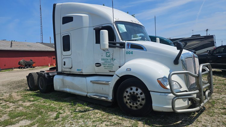 Image for IN, KY, AZ: Late-Model Kenworth & Freightliner Sleeper Trucks of Green Step Freight, Inc.