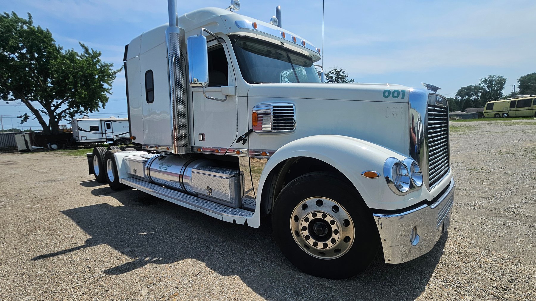 Image for IN, KY, AZ: Late-Model Kenworth & Freightliner Sleeper Trucks of Green Step Freight, Inc.