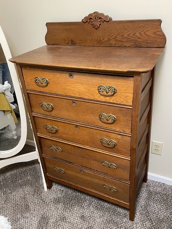 Image for Dresden Boutique and Airbnb Closing Online Auction