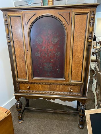 Image for Dresden Boutique and Airbnb Closing Online Auction