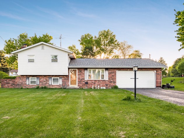 Image for Onsite Live House Auction 757 N Buena Vista St, Newark, OH 43055