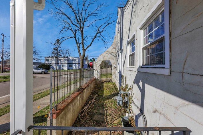 Image for Onsite Live House Auction 1223 W Main St Newark, Ohio 43055 April 18th 2pm