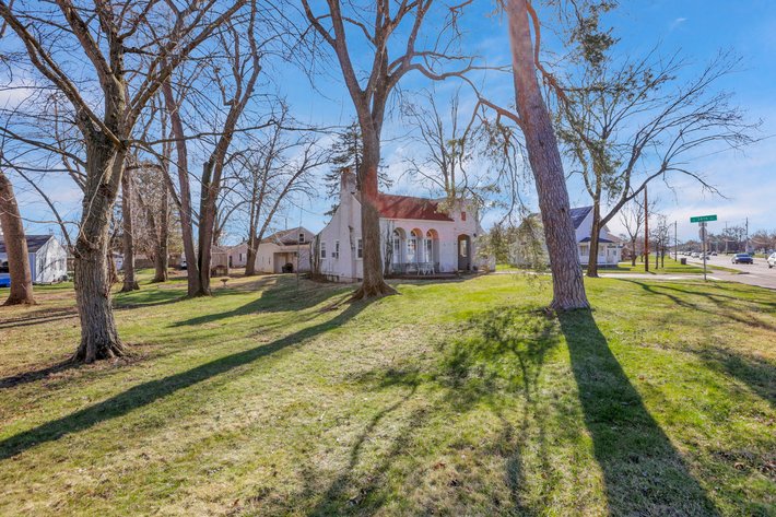 Image for Onsite Live House Auction 1223 W Main St Newark, Ohio 43055 April 18th 2pm