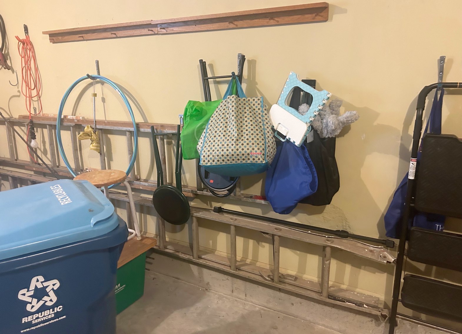 Image for LIVING ESTATE AUCTION