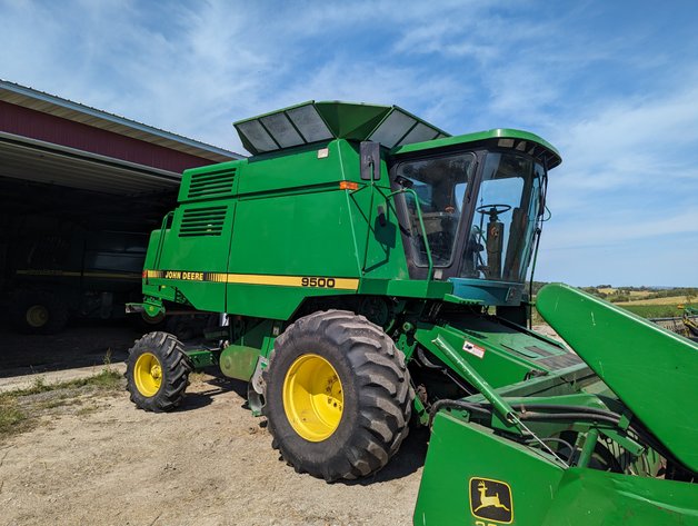 Image for Auction Time: John Deere 9500 Combine