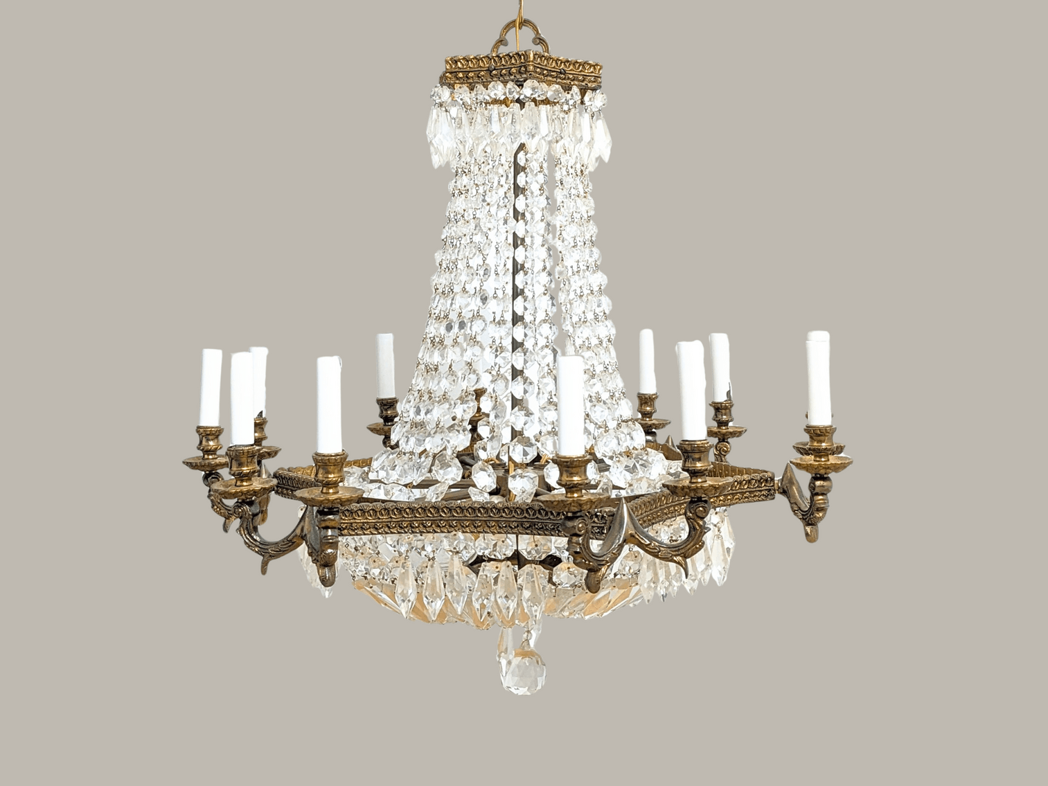 Image for Classic Heirlooms to Mid-Century Marvels: Vintage & Antique Furniture and Decor Auction (1700's-1990's)