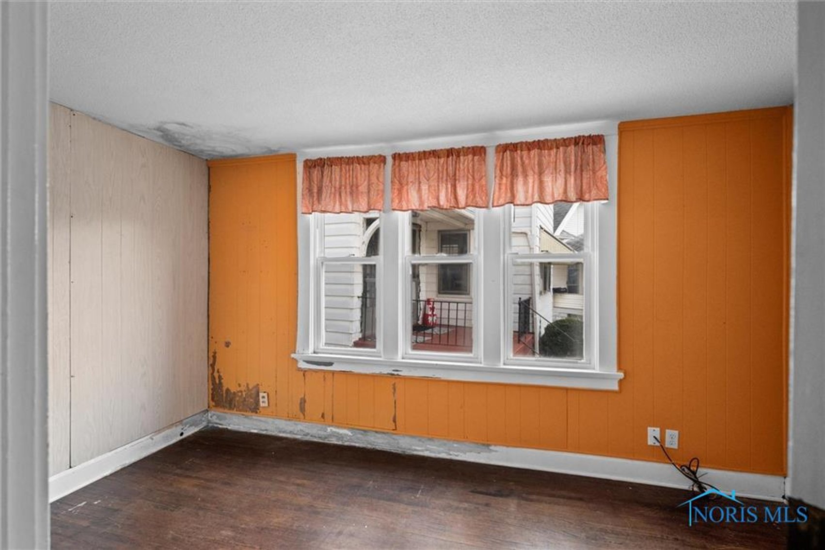 Image for MINIMUM BID AUCTION $70,000! 1333 Kenyon Dr