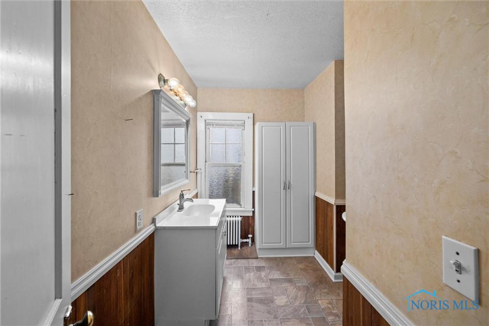 Image for MINIMUM BID AUCTION $70,000! 1333 Kenyon Dr