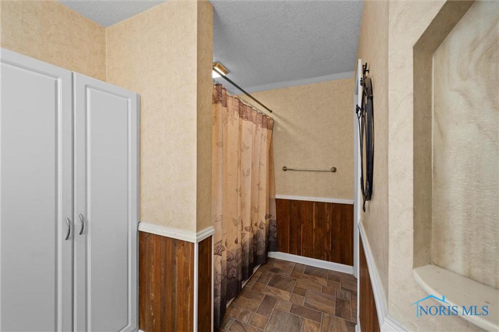 Image for MINIMUM BID AUCTION $70,000! 1333 Kenyon Dr