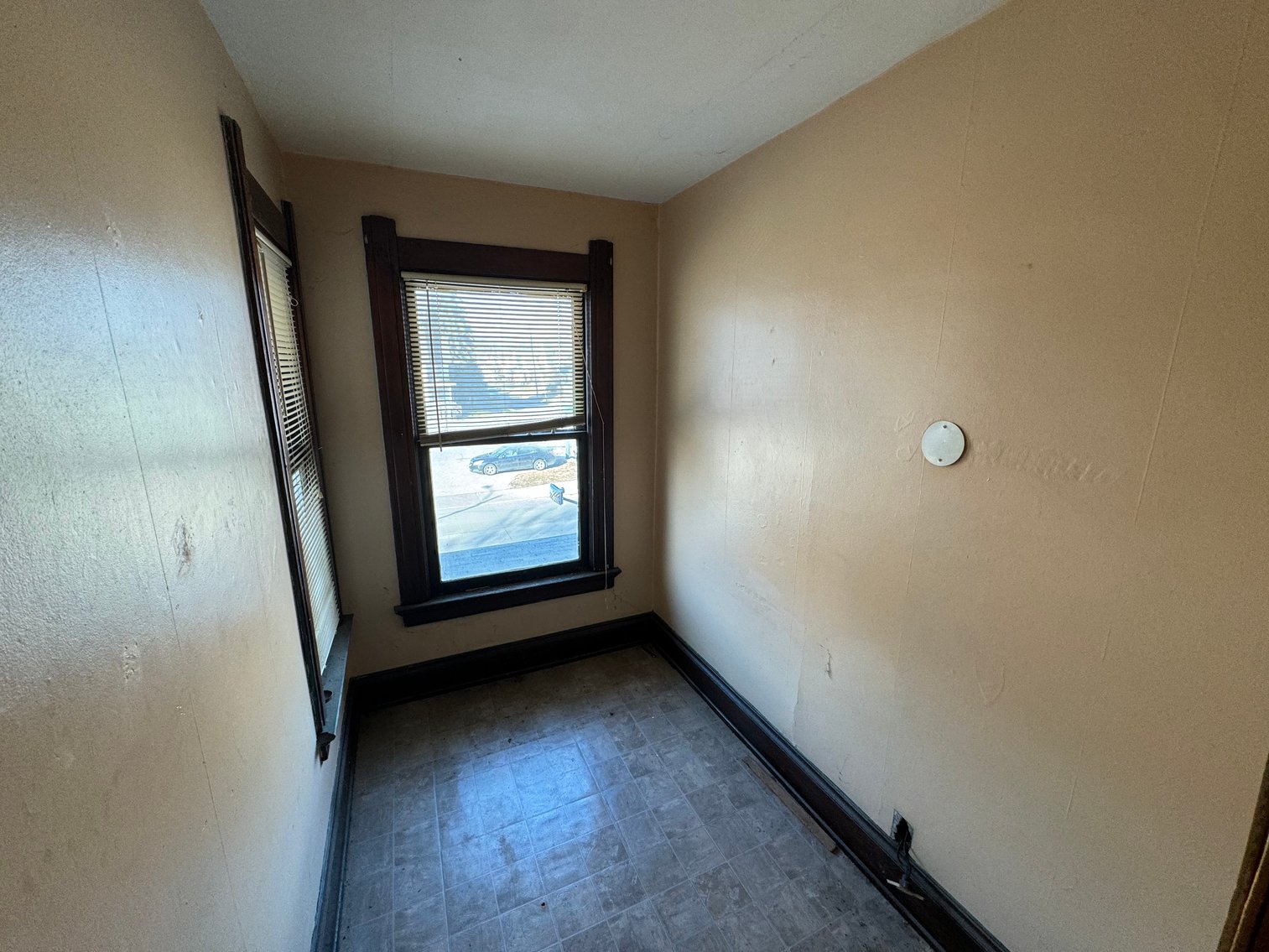 Image for MINIMUM BID AUCTION $59,000! 435 E Broadway