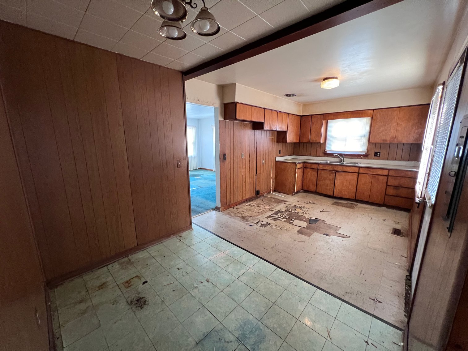 Image for MINIMUM BID AUCTION $69,000! 1310 E Larchmont