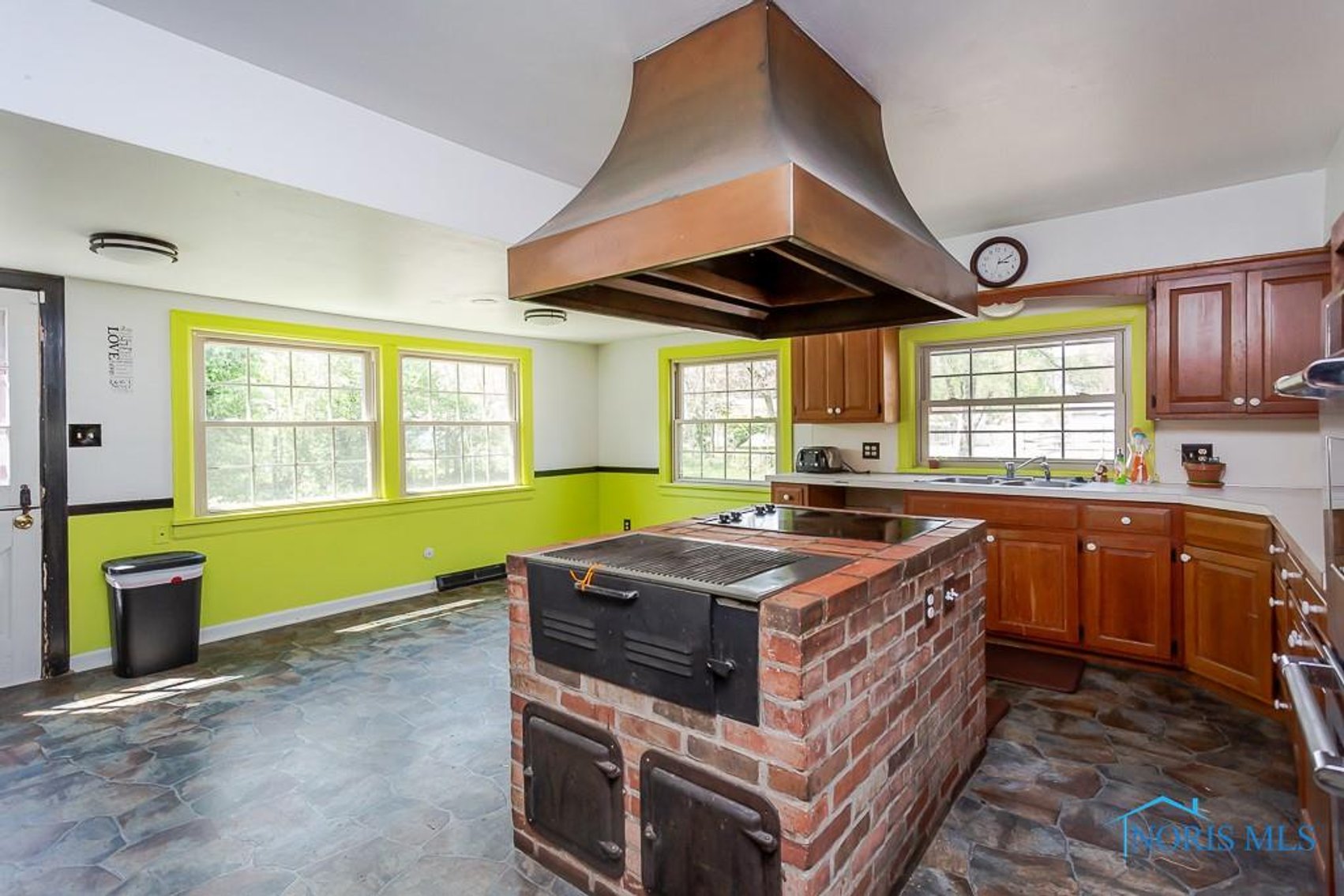 Image for MINIMUM BID AUCTION $129,000! 1034 Nela Pkwy