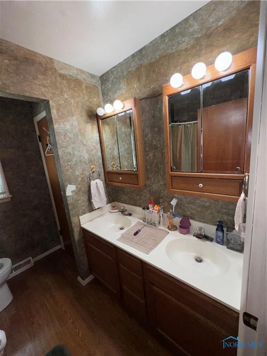 Image for MINIMUM BID AUCTION $159,000! 255 Windsor Ct