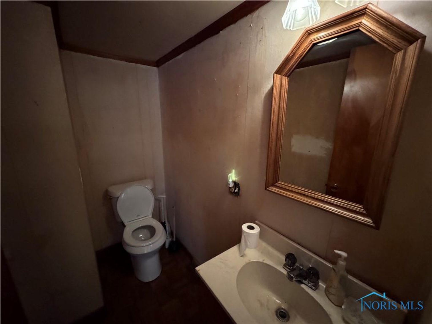 Image for MINIMUM BID AUCTION $159,000! 255 Windsor Ct