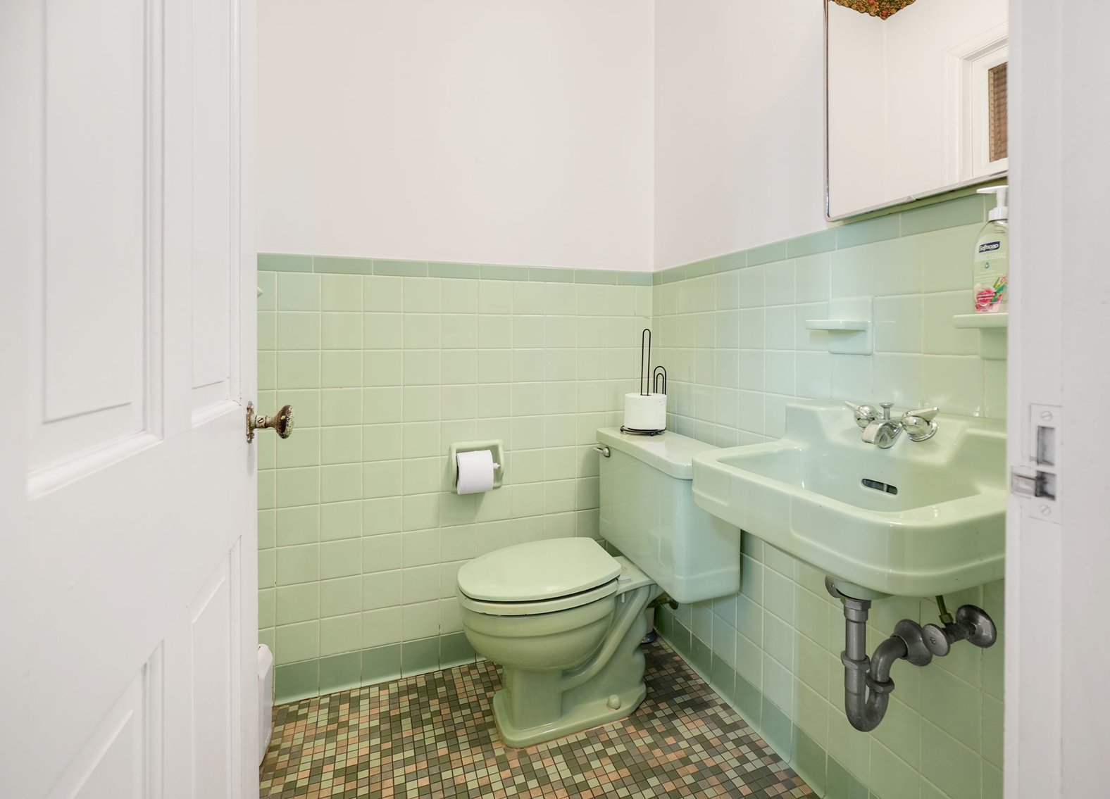 Image for MINIMUM BID AUCTION $499,000! 616 Manitou Dr