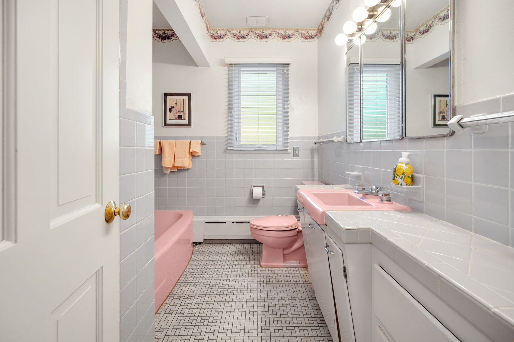 Image for MINIMUM BID AUCTION $499,000! 616 Manitou Dr