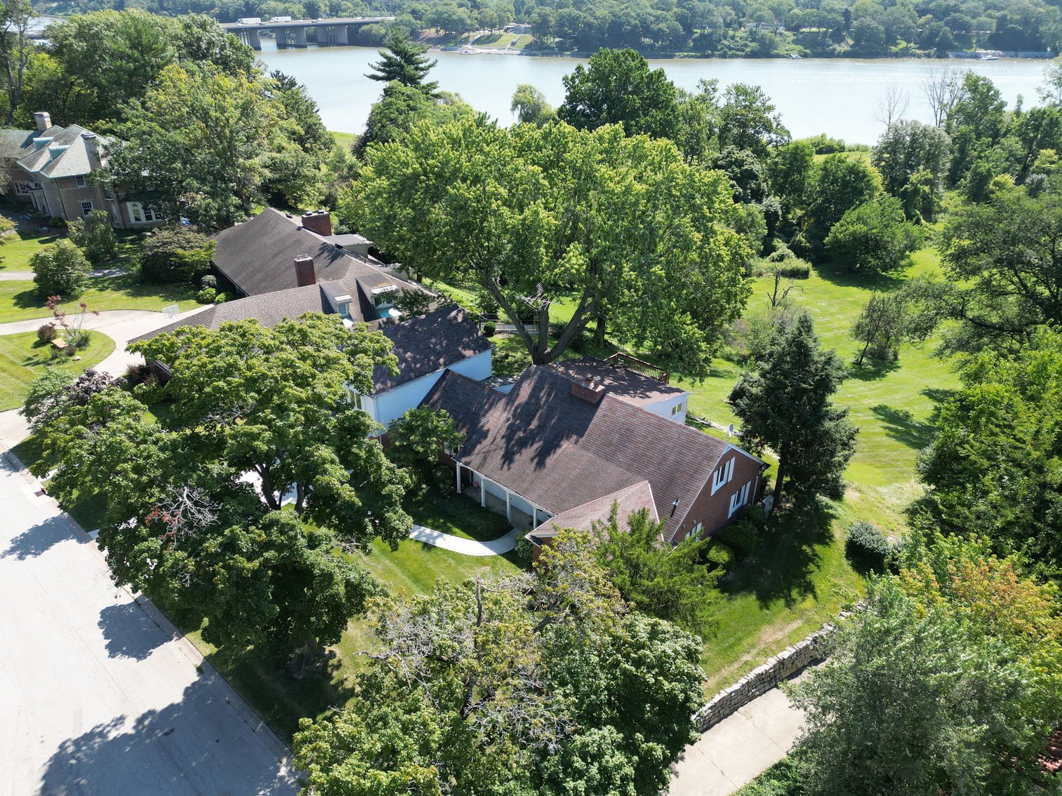 Image for MINIMUM BID AUCTION $499,000! 616 Manitou Dr