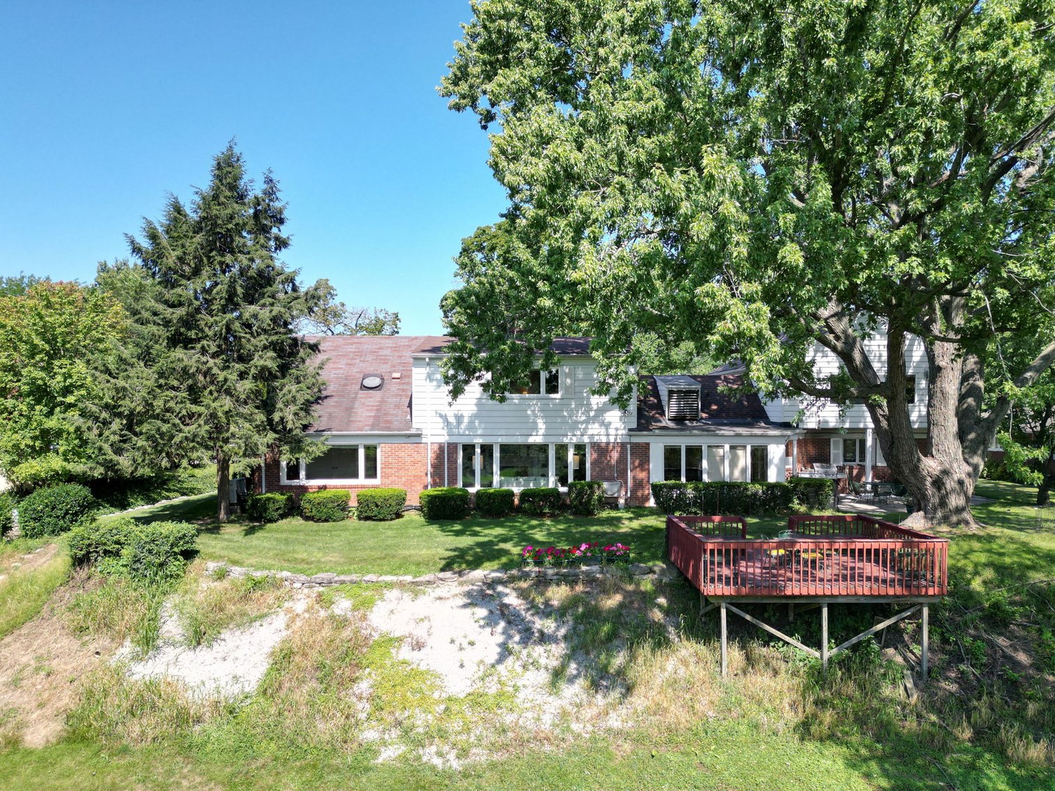 Image for MINIMUM BID AUCTION $499,000! 616 Manitou Dr