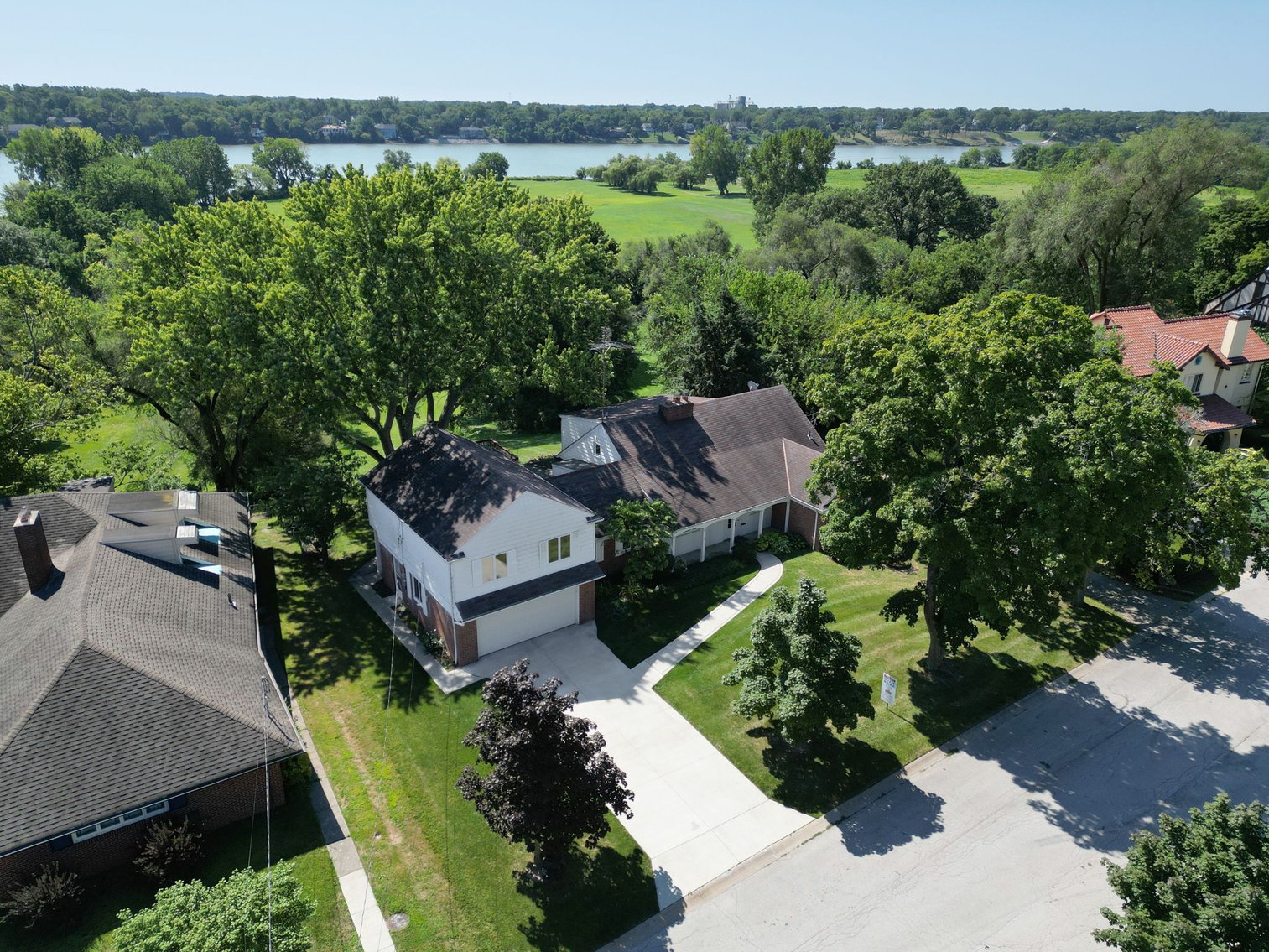 Image for MINIMUM BID AUCTION $499,000! 616 Manitou Dr