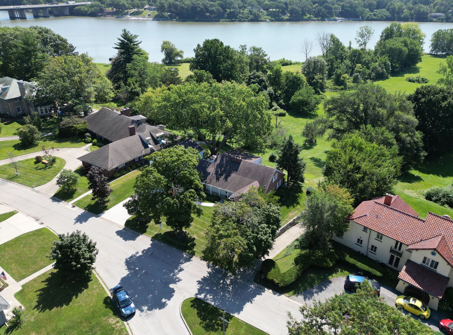 Image for MINIMUM BID AUCTION $499,000! 616 Manitou Dr