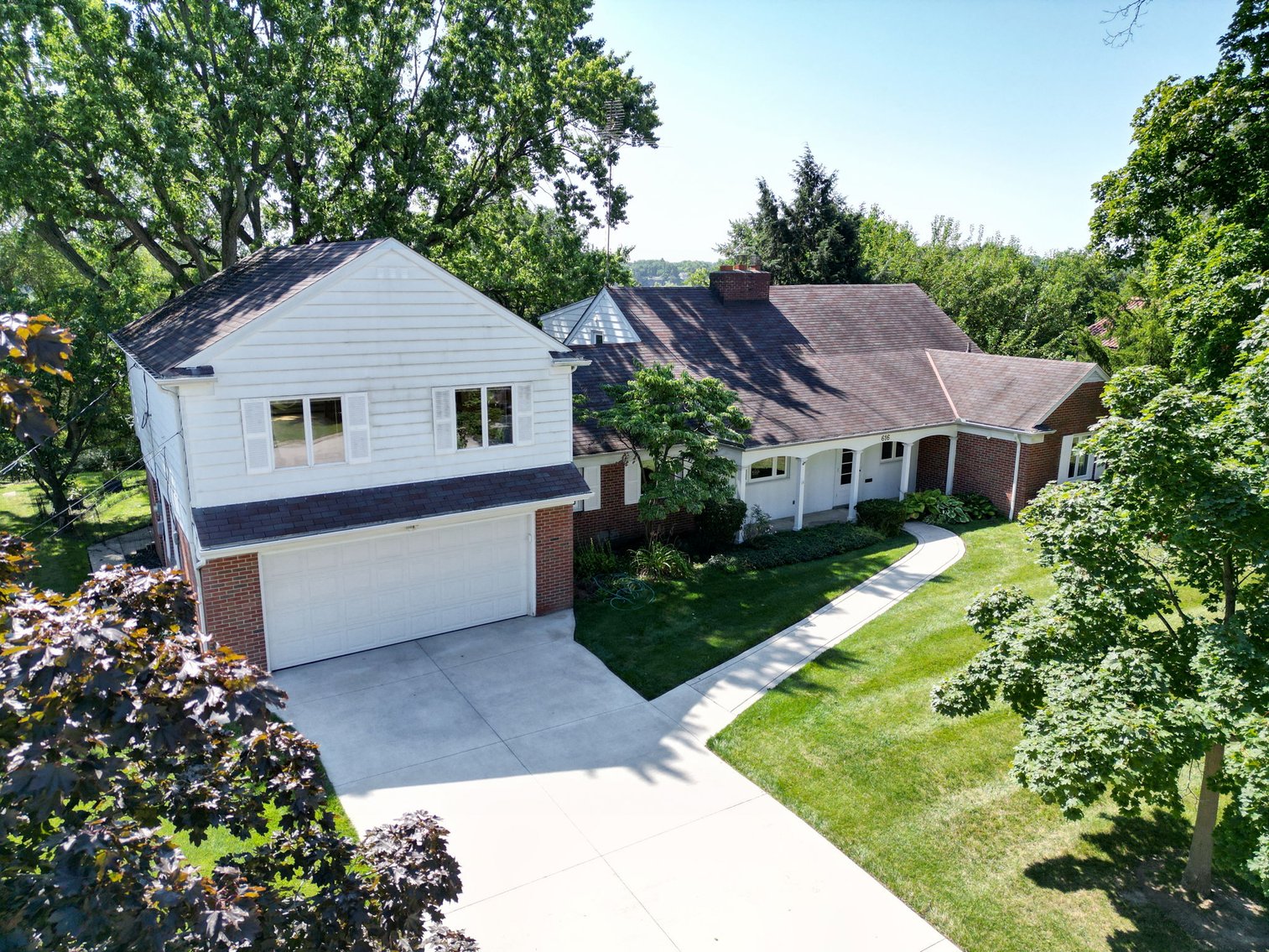 Image for MINIMUM BID AUCTION $499,000! 616 Manitou Dr