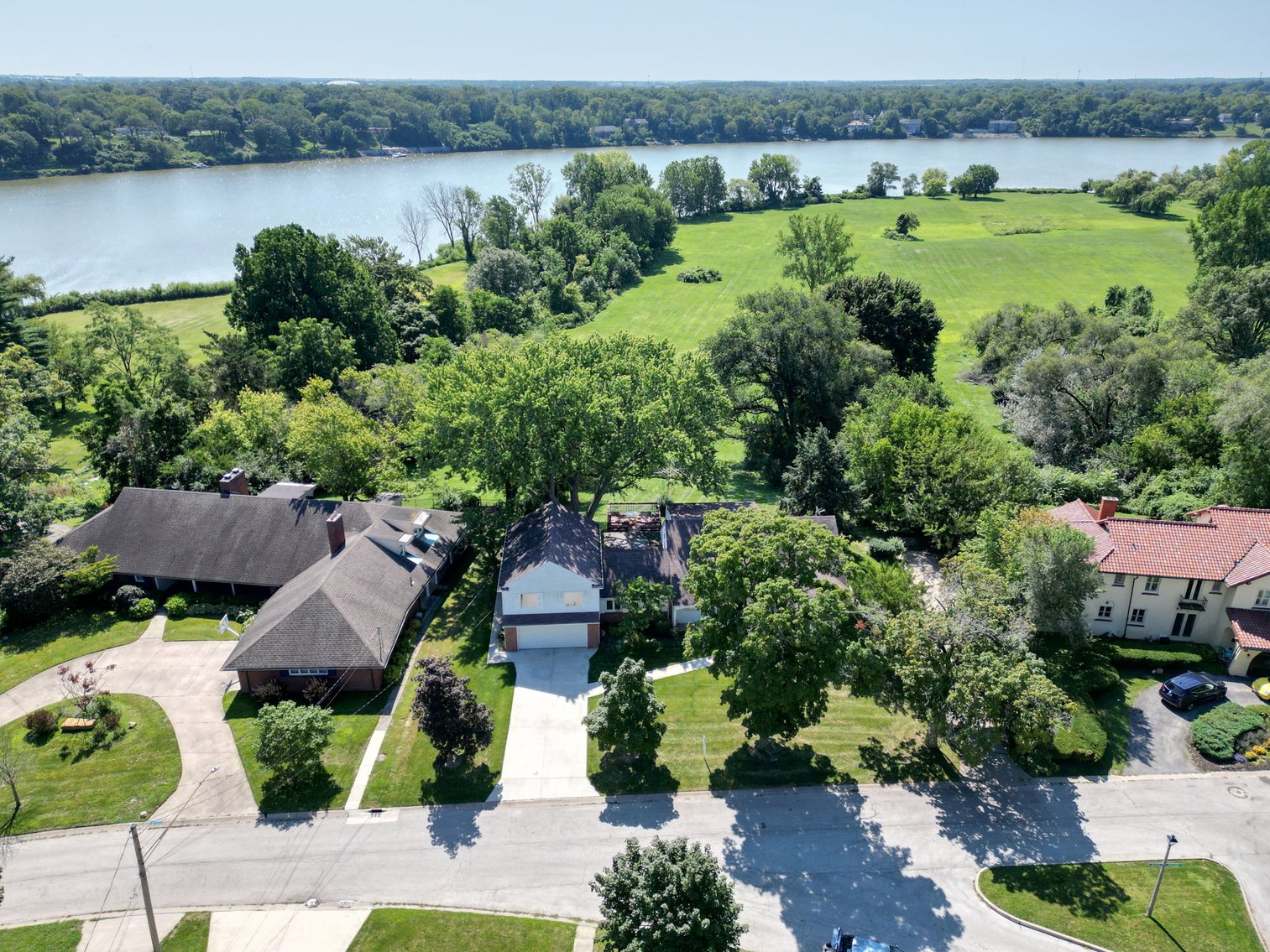 Image for MINIMUM BID AUCTION $499,000! 616 Manitou Dr