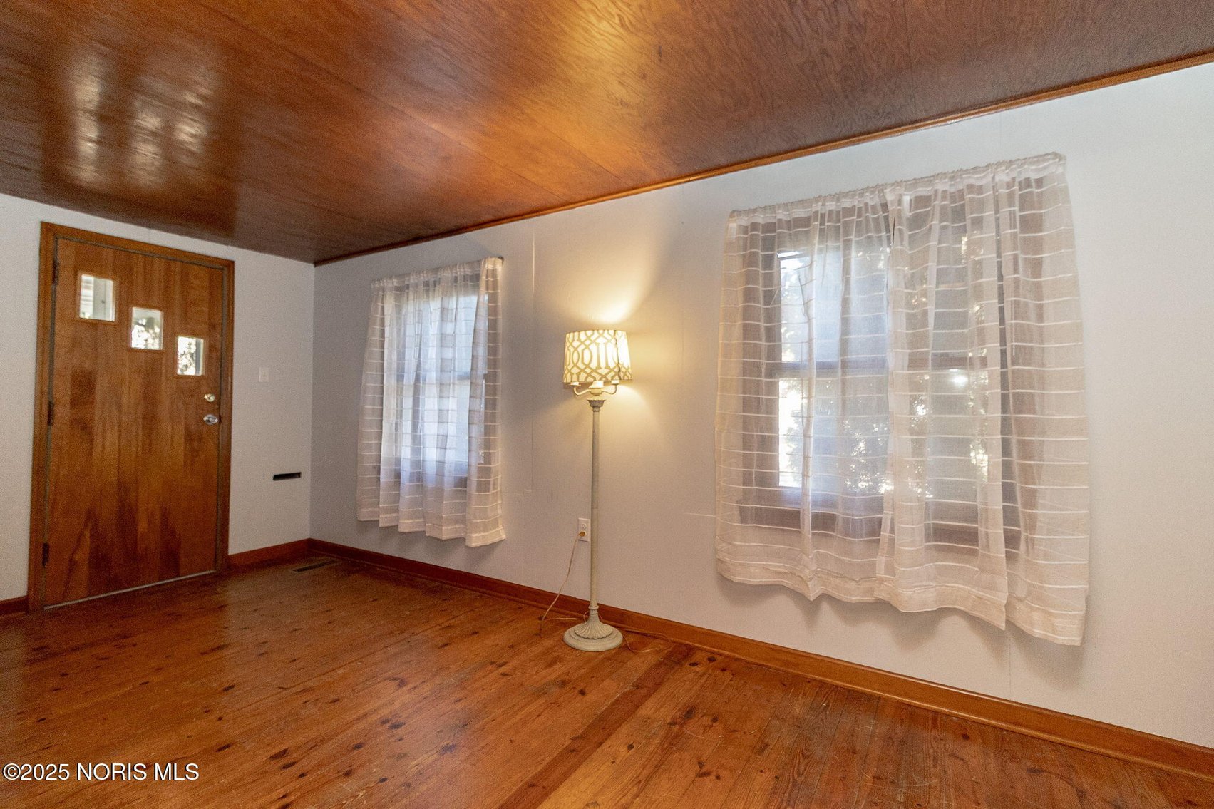 Image for MINIMUM BID AUCTION $139,000! 402 East Indiana