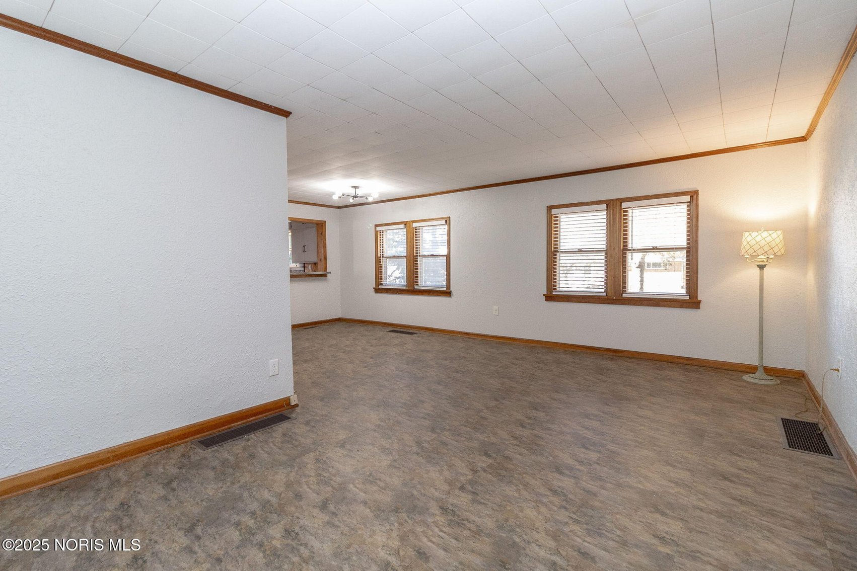 Image for MINIMUM BID AUCTION $139,000! 402 East Indiana