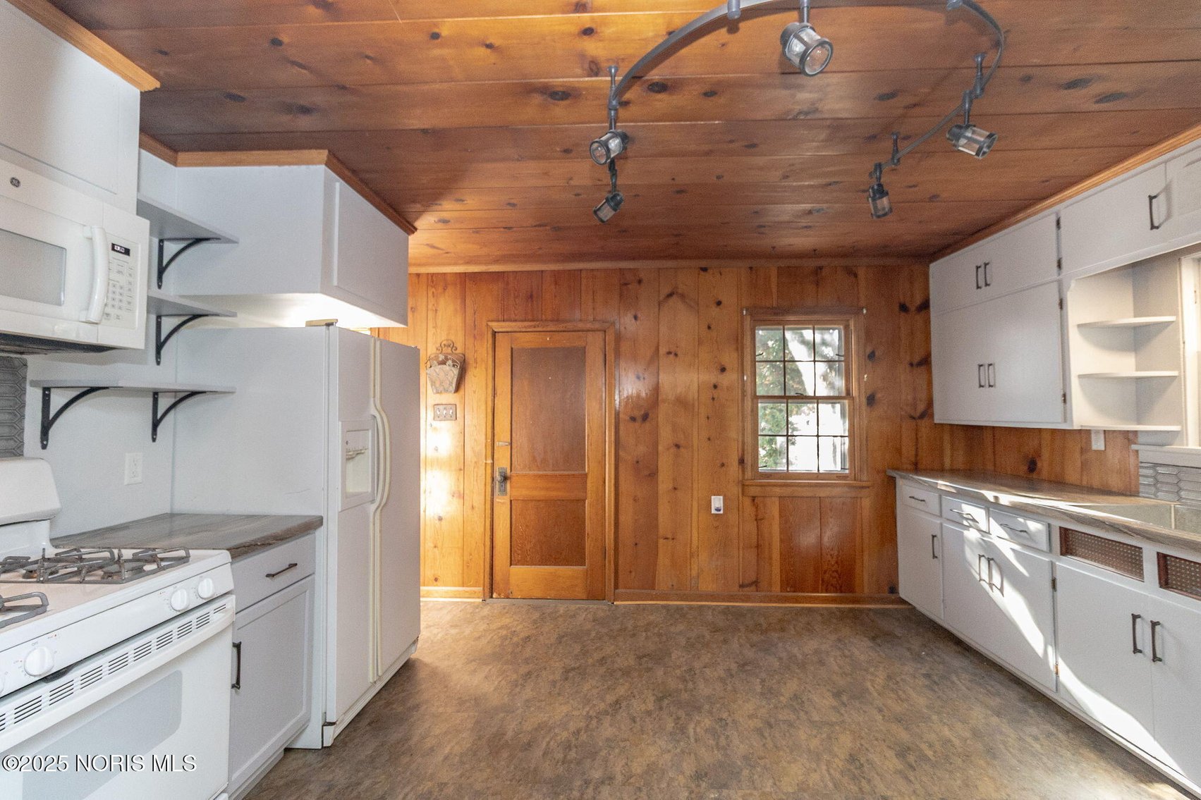 Image for MINIMUM BID AUCTION $139,000! 402 East Indiana