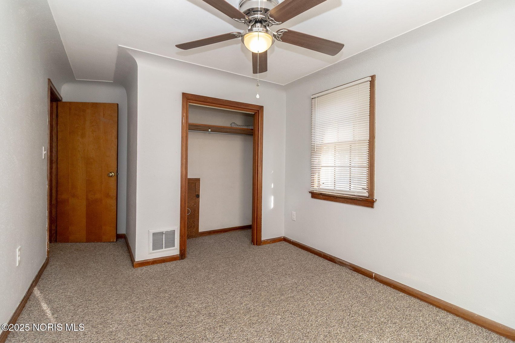 Image for MINIMUM BID AUCTION $139,000! 402 East Indiana