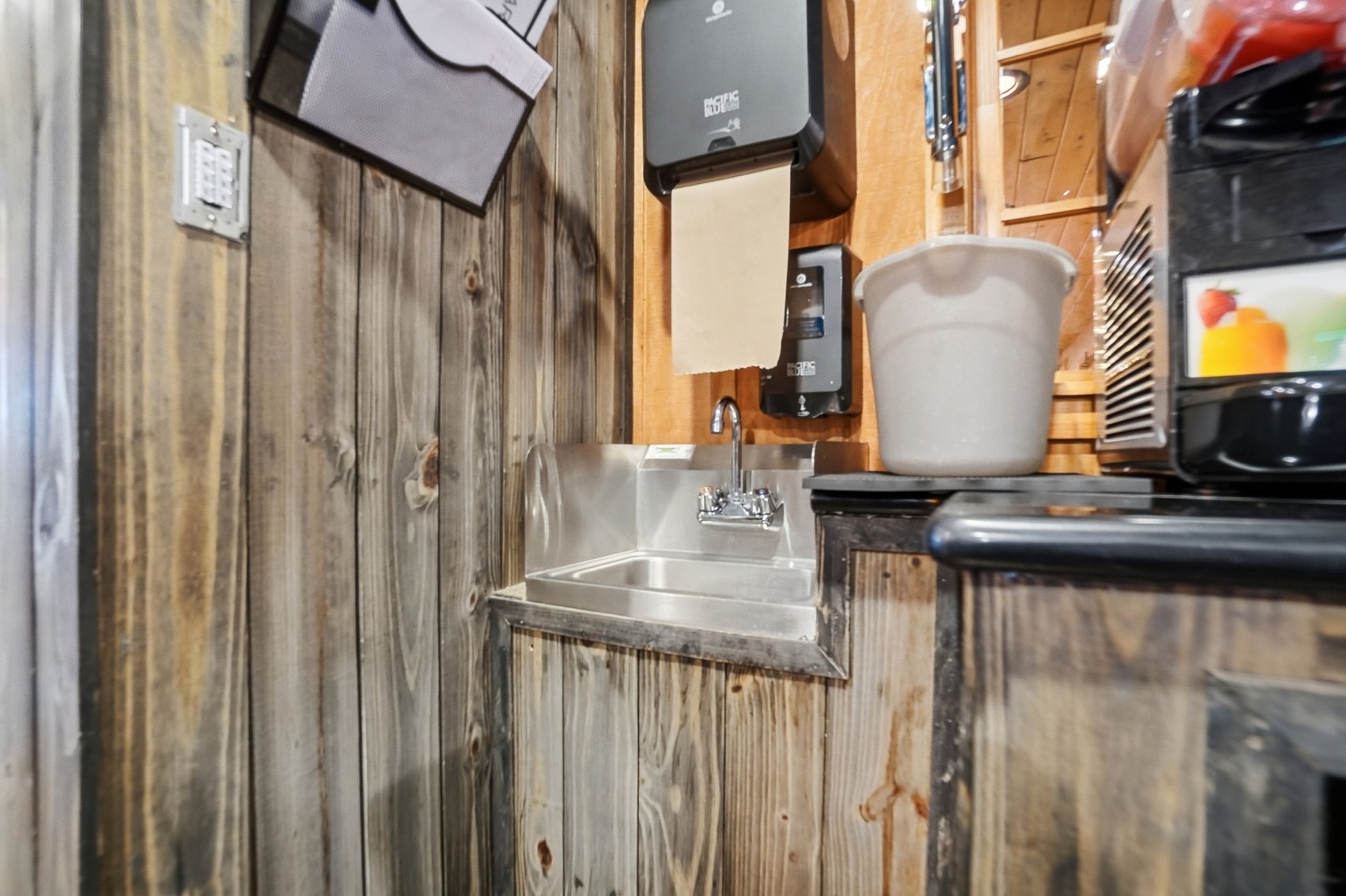 Image for TURN-KEY BUSINESS AUCTION! 2330 Bright Rd