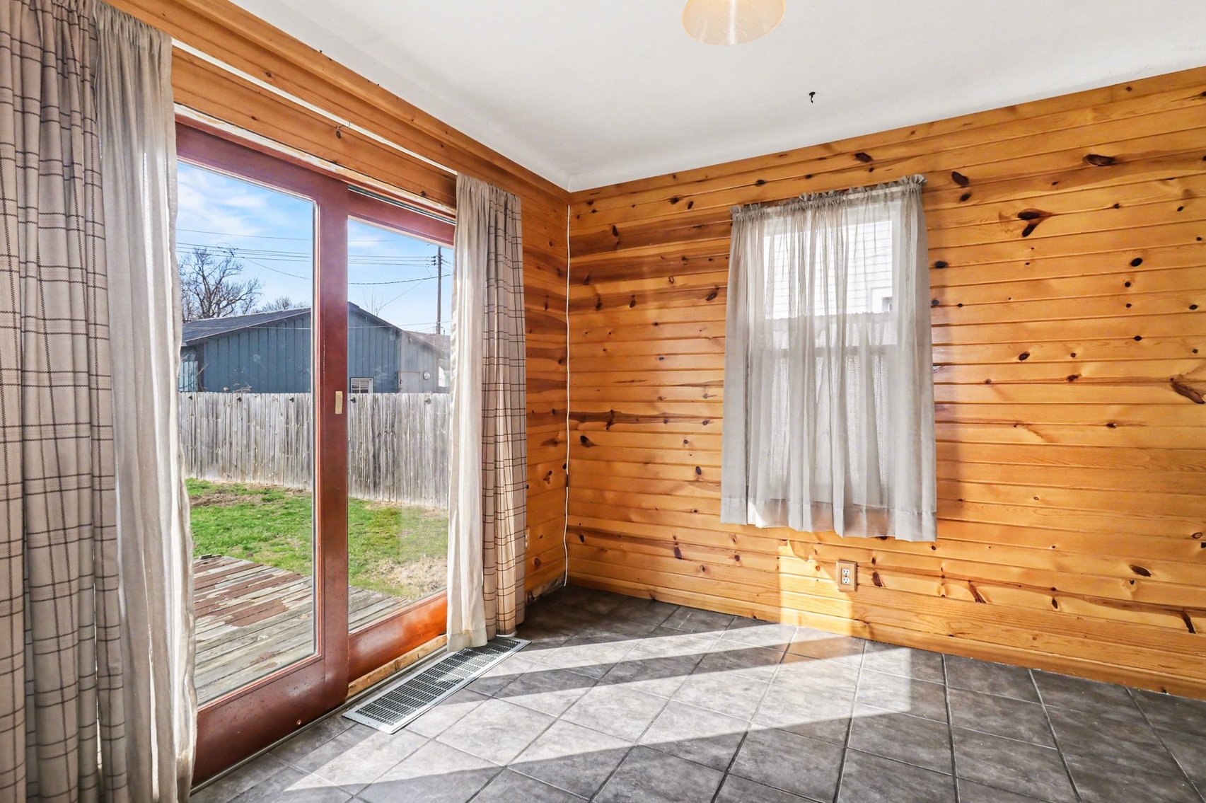 Image for MINIMUM BID AUCTION $39,000! 936 Atlantic Ave