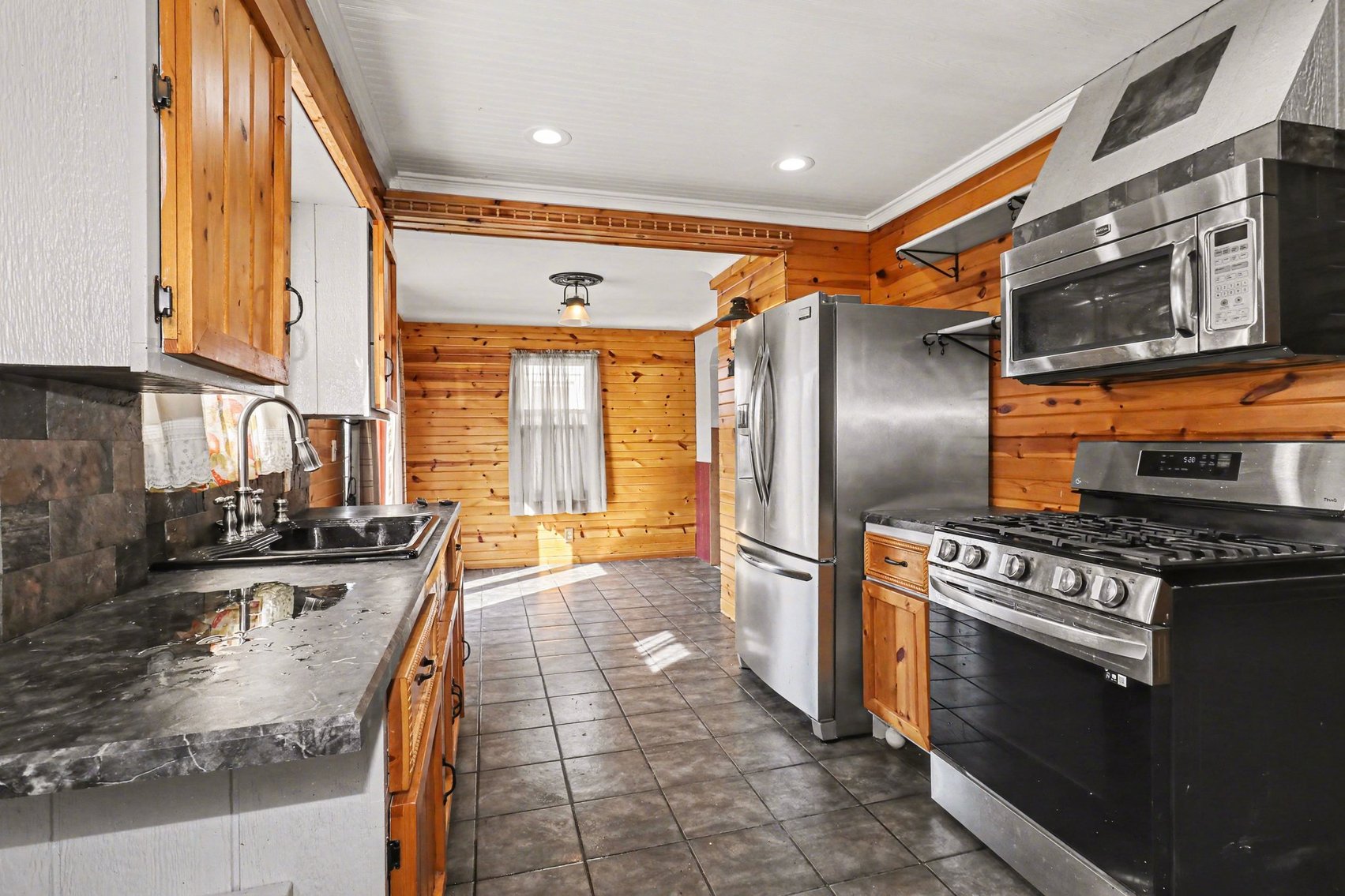 Image for MINIMUM BID AUCTION $39,000! 936 Atlantic Ave