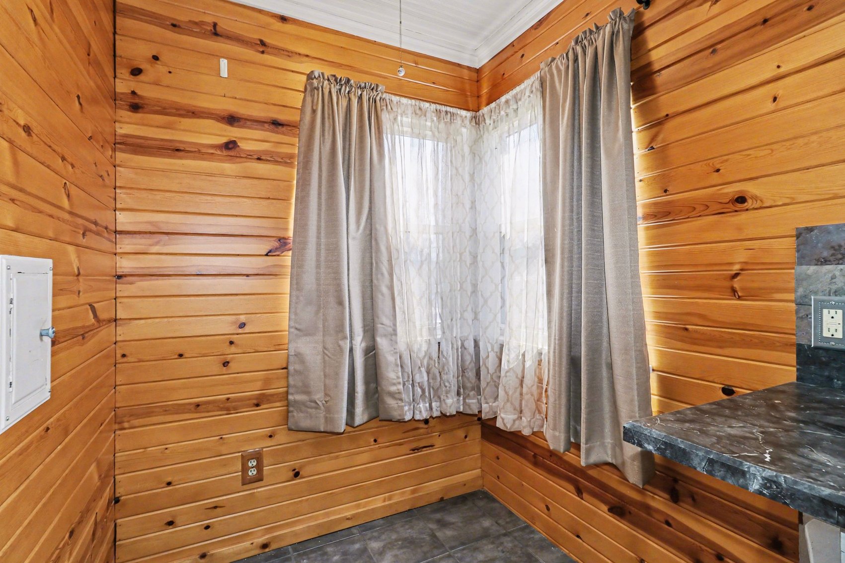 Image for MINIMUM BID AUCTION $39,000! 936 Atlantic Ave