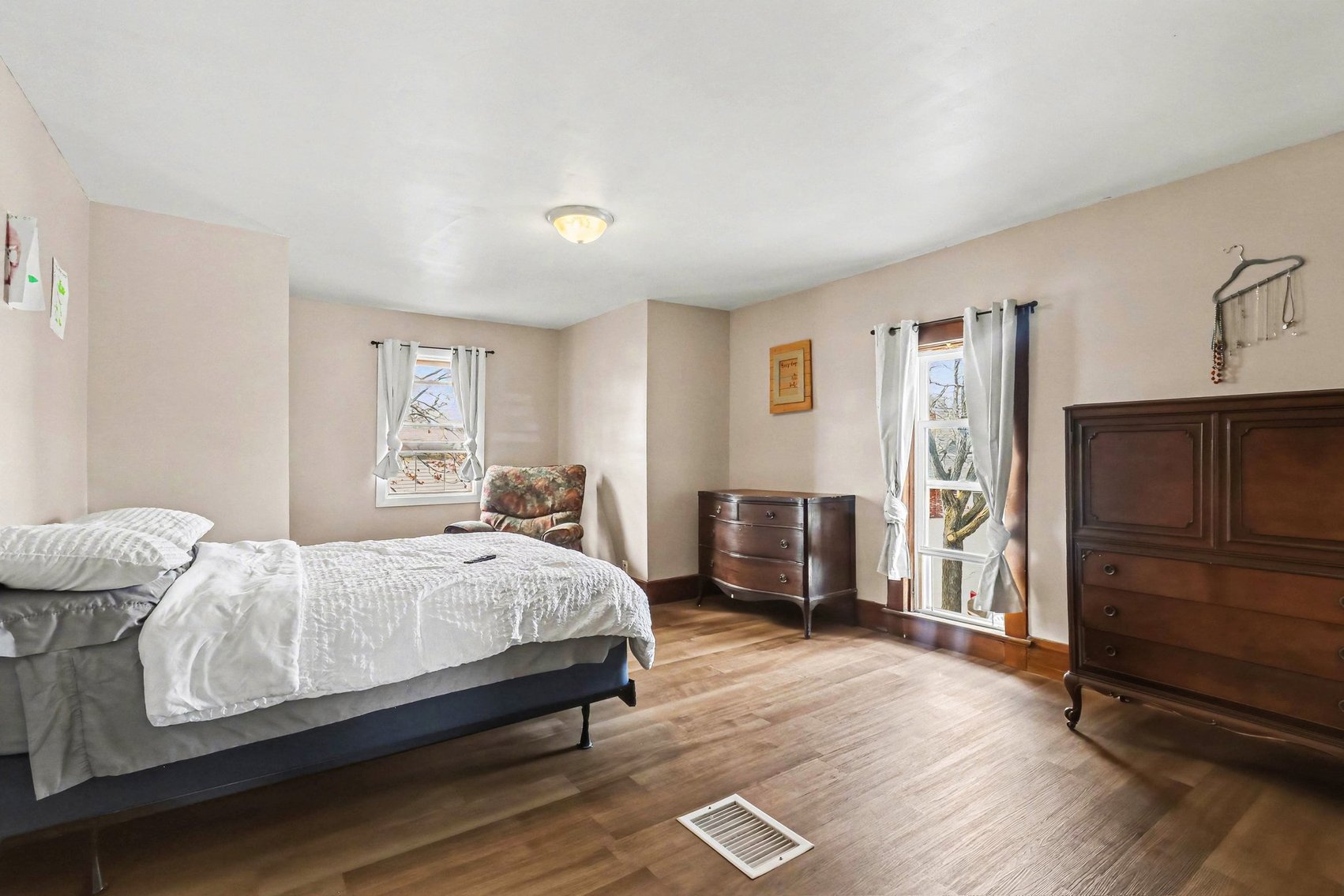 Image for MINIMUM BID AUCTION $39,000! 114 N Main st