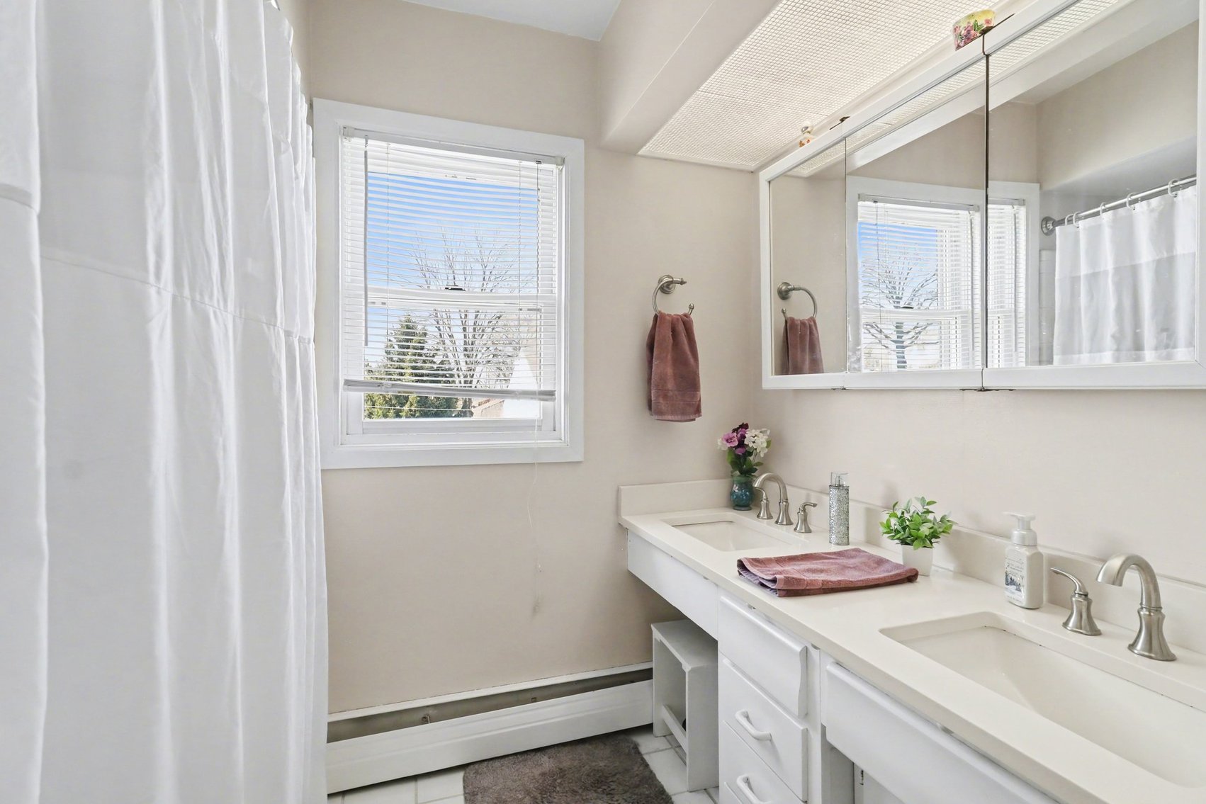 Image for MINIMUM BID AUCTION $225,000! 5930 N River Rd