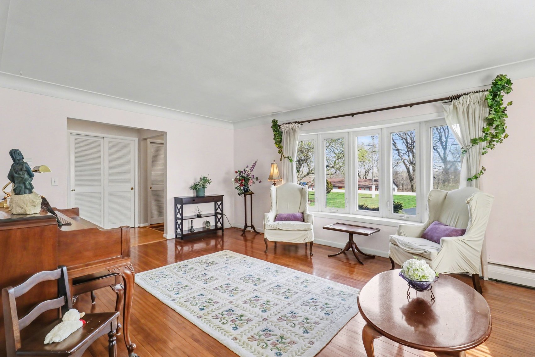 Image for MINIMUM BID AUCTION $225,000! 5930 N River Rd