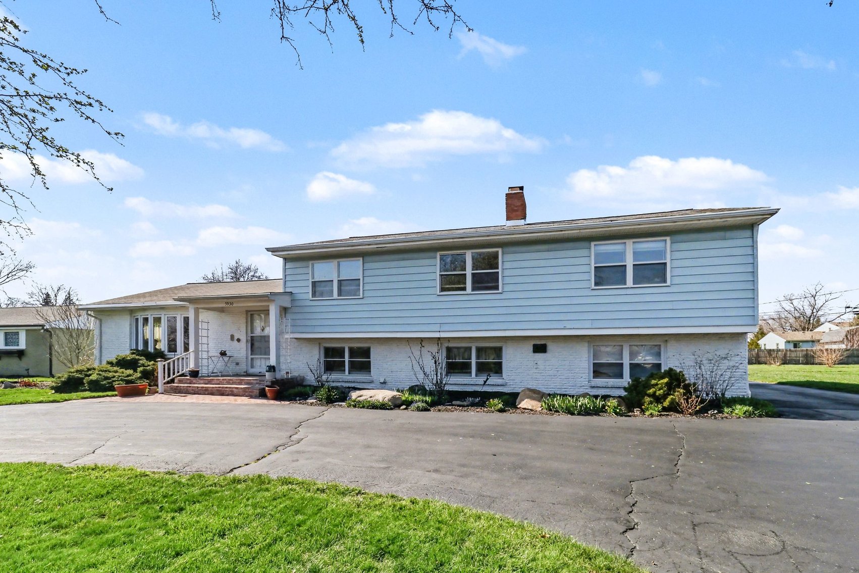 Image for MINIMUM BID AUCTION $225,000! 5930 N River Rd