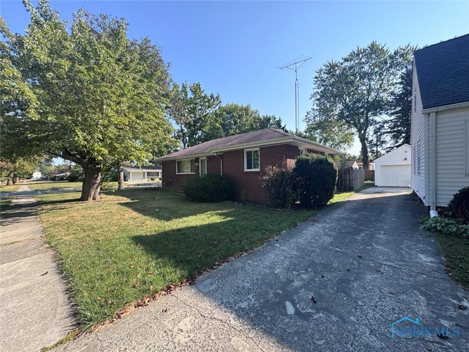 Image for MINIMUM BID AUCTION $89,000! 1174 Elco ave