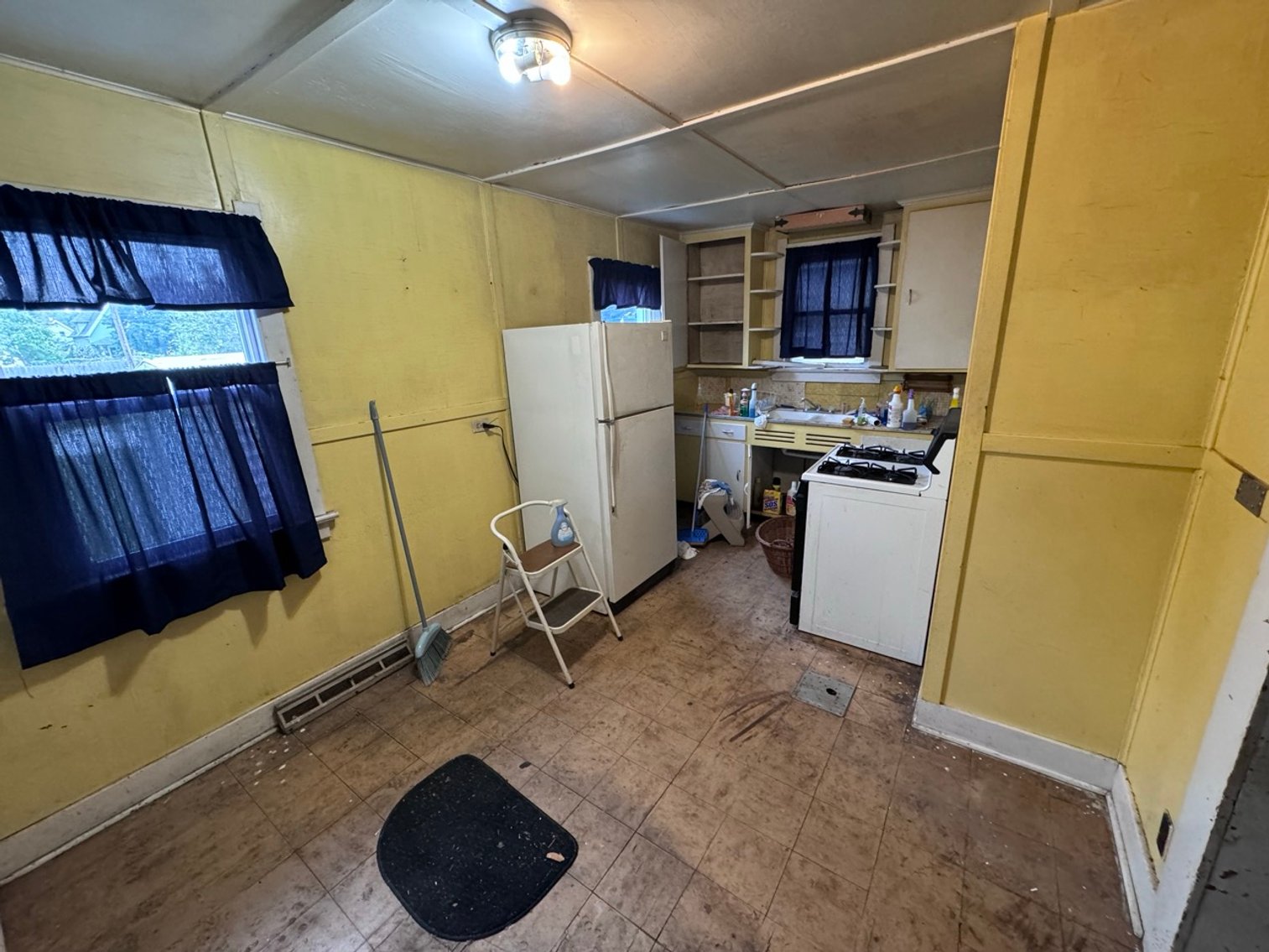 Image for MINIMUM BID AUCTION $12,000! 635 Plymouth St