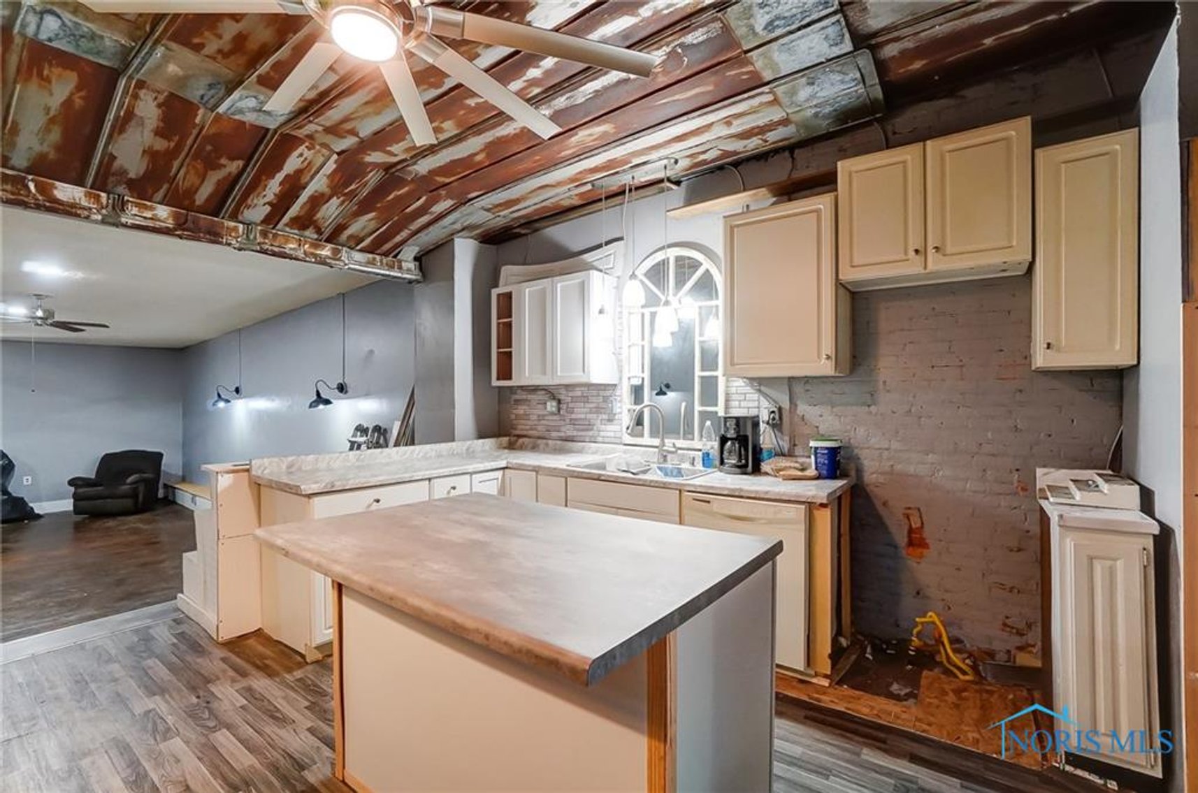 Image for MINIMUM BID AUCTION $99,000! 121 N Fulton St